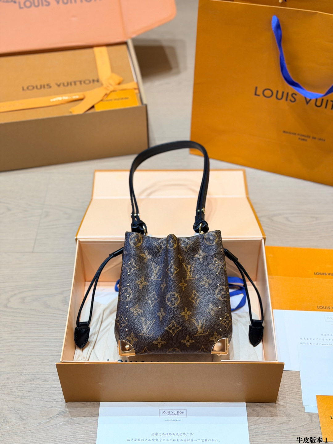 Louis Vuitton LV Noé Bucket Bag Cowhide Leather